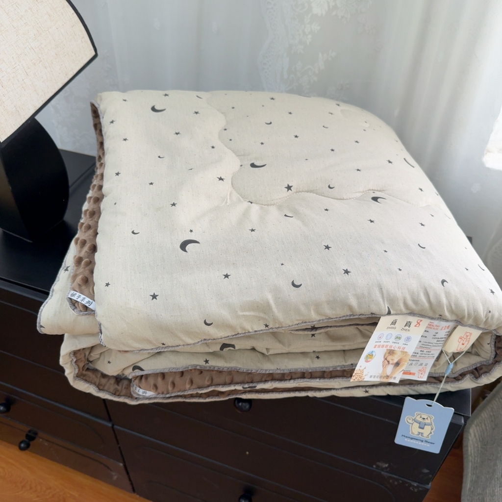 91家纺网 家纺一手货源 找家纺 暖居 2025新款麻绳款嵌条纯棉春秋豆豆被被子被芯四季通用月儿