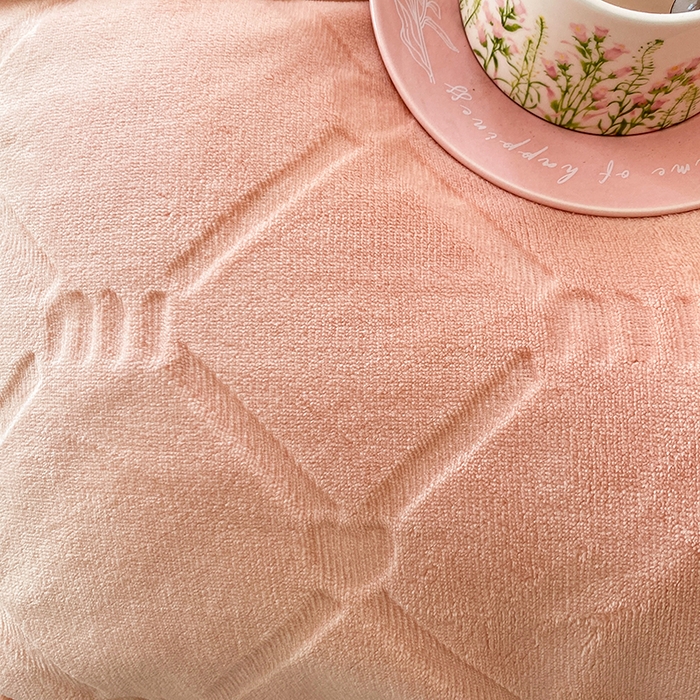 91家纺网 家纺一手货源 找家纺 乐嘉盈 2025新款雕花牛奶绒床裙款四件套-字母菲菲 字母菲菲-橙色