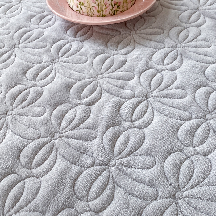 91家纺网 家纺一手货源 找家纺 乐嘉盈 2025新款雕花牛奶绒床裙款四件套-字母菲菲 字母菲菲-灰色