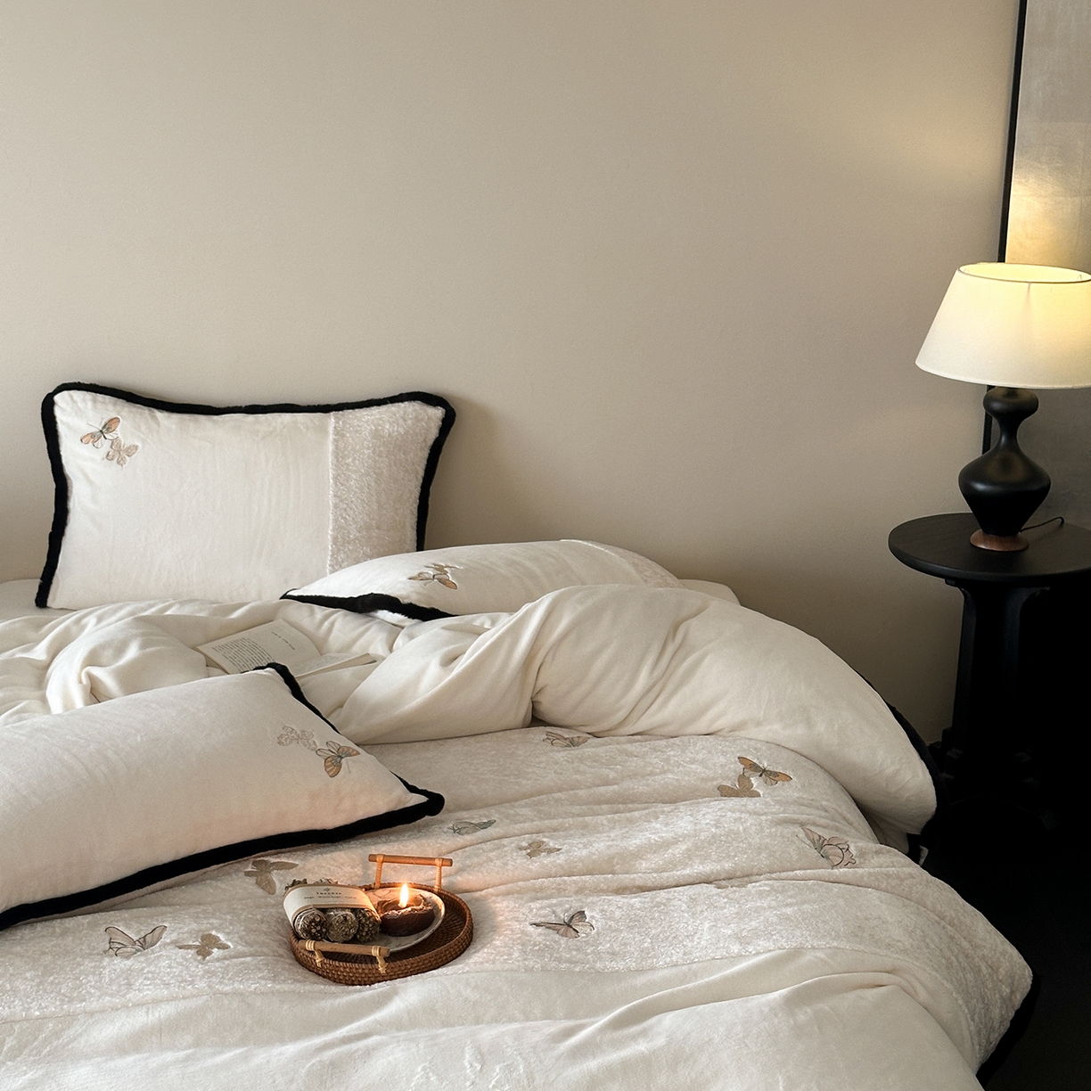 91家纺网 家纺一手货源 找家纺 MIU缪家居 2025新新款云锦绒牛奶绒四件套-赫妍 鎏金白