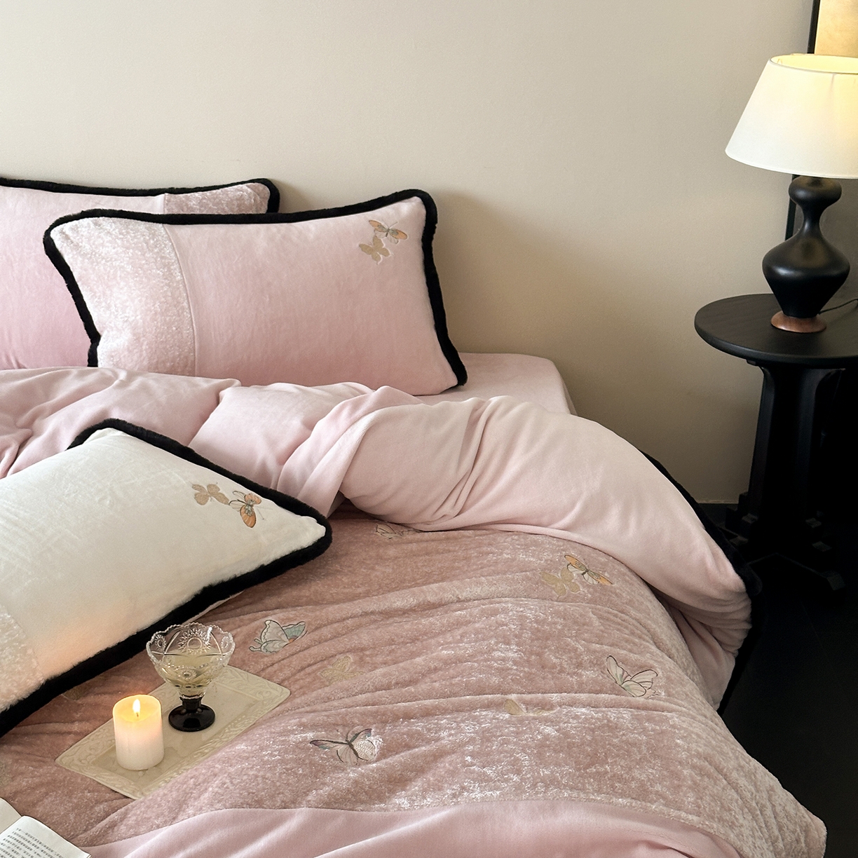 91家纺网 家纺一手货源 找家纺 MIU缪家居 2025新新款云锦绒牛奶绒四件套-赫妍 丝绒粉