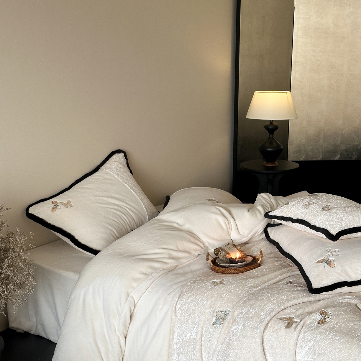 91家纺网 家纺一手货源 找家纺 MIU缪家居 2025新新款云锦绒牛奶绒四件套-赫妍 鎏金白