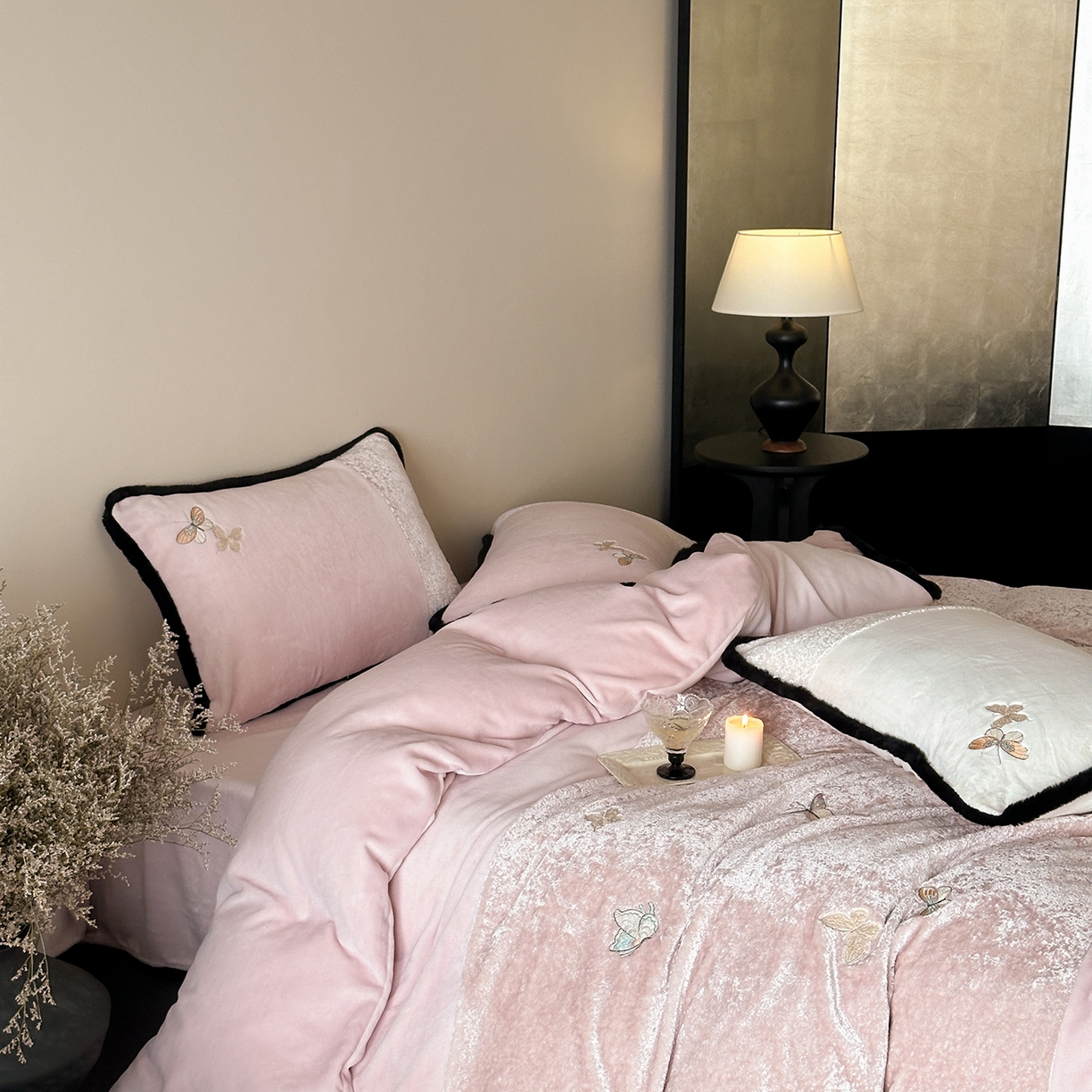 91家纺网 家纺一手货源 找家纺 MIU缪家居 2025新新款云锦绒牛奶绒四件套-赫妍 丝绒粉