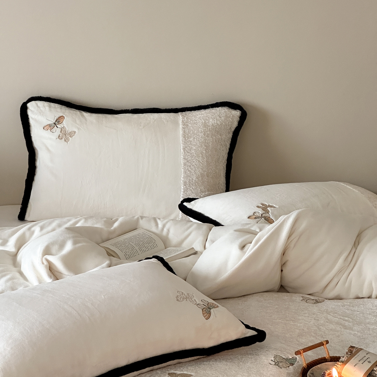 91家纺网 家纺一手货源 找家纺 MIU缪家居 2025新新款云锦绒牛奶绒四件套-赫妍 鎏金白