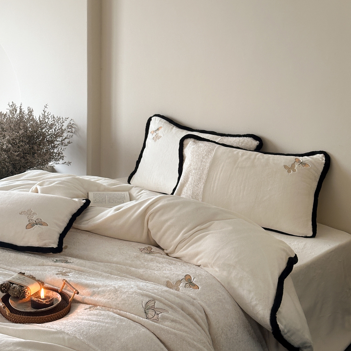 91家纺网 家纺一手货源 找家纺 MIU缪家居 2025新新款云锦绒牛奶绒四件套-赫妍 鎏金白