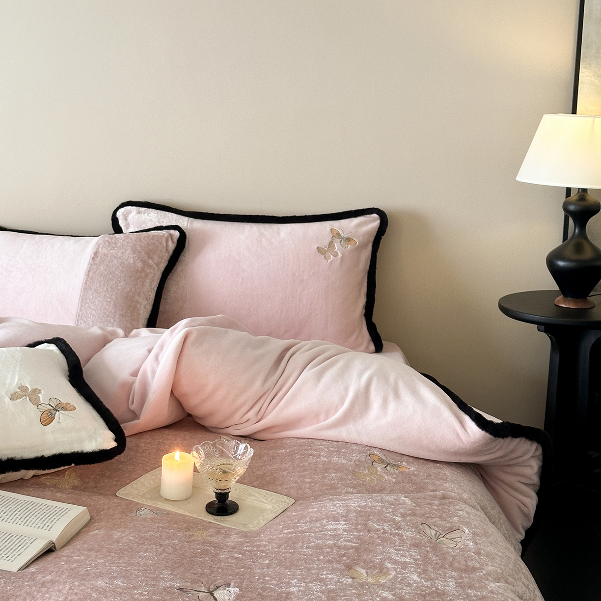 91家纺网 家纺一手货源 找家纺 MIU缪家居 2025新新款云锦绒牛奶绒四件套-赫妍 丝绒粉