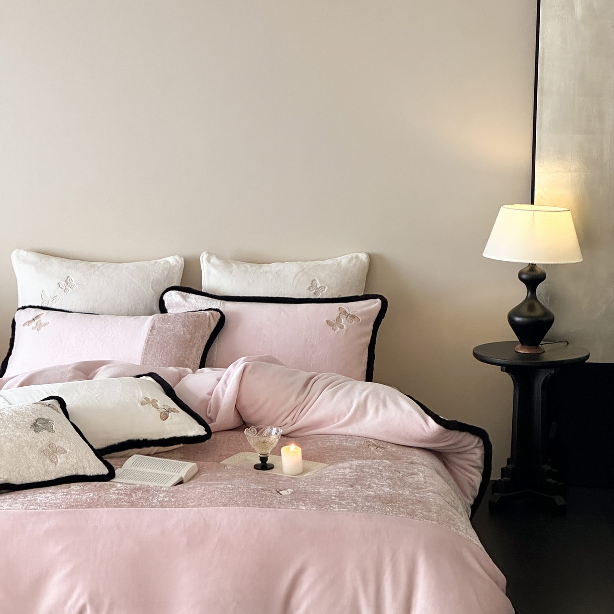 91家纺网 家纺一手货源 找家纺 MIU缪家居 2025新新款云锦绒牛奶绒四件套-赫妍 丝绒粉