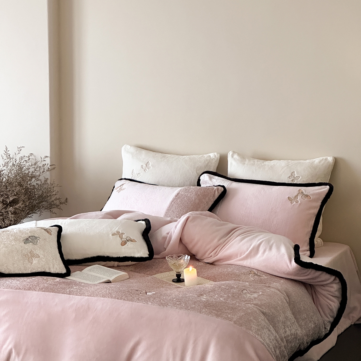 91家纺网 家纺一手货源 找家纺 MIU缪家居 2025新新款云锦绒牛奶绒四件套-赫妍 丝绒粉