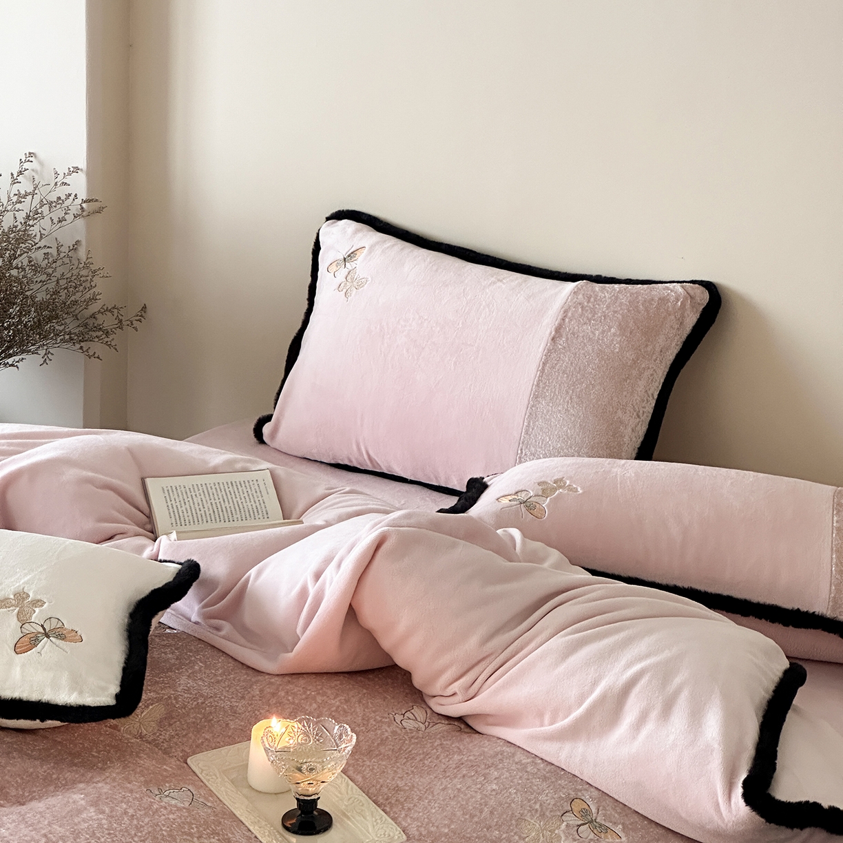 91家纺网 家纺一手货源 找家纺 MIU缪家居 2025新新款云锦绒牛奶绒四件套-赫妍 丝绒粉