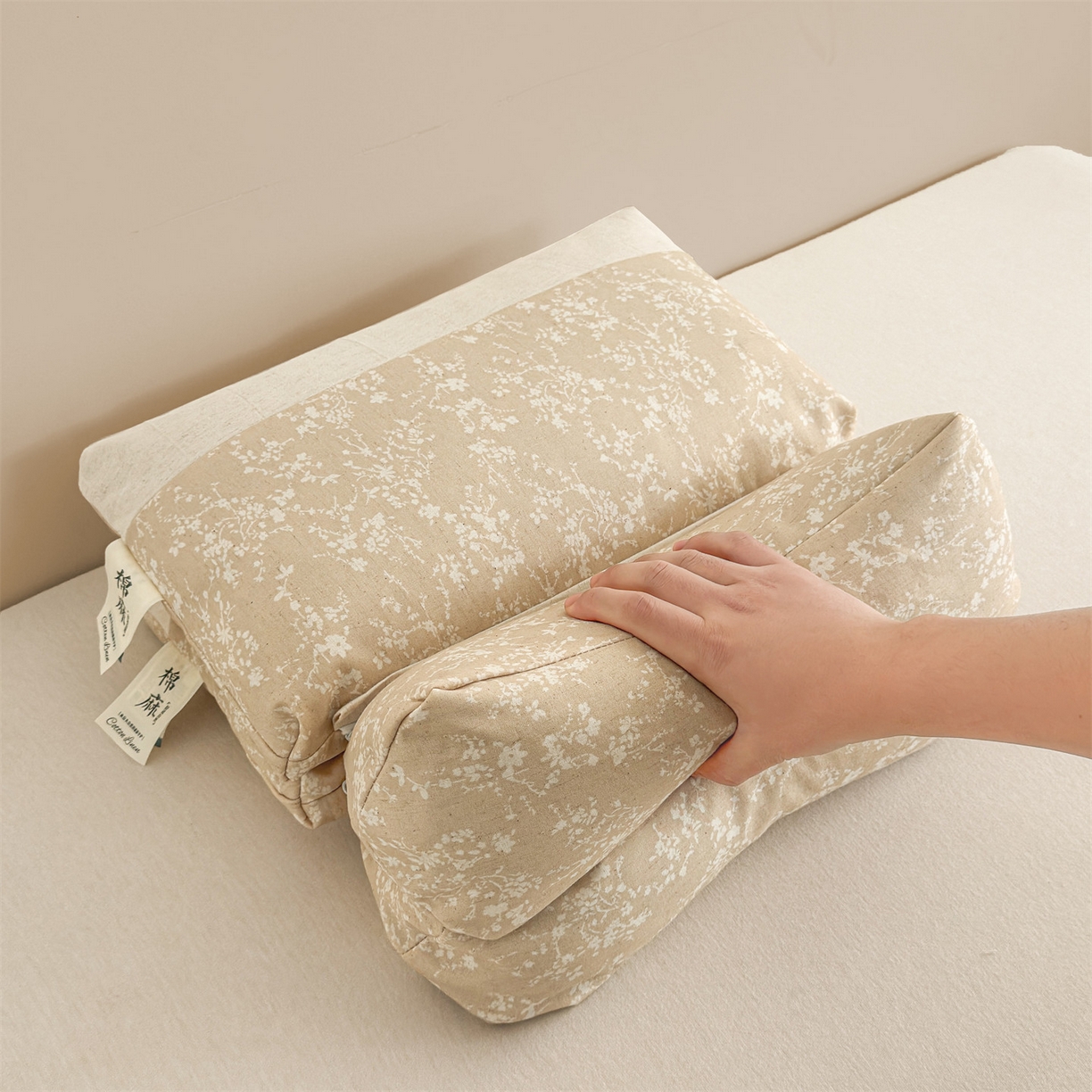 91家纺网 家纺一手货源 找家纺 （总）麦肯锡 2025新款棉麻古朴三角牵引荞麦枕  枕头枕芯