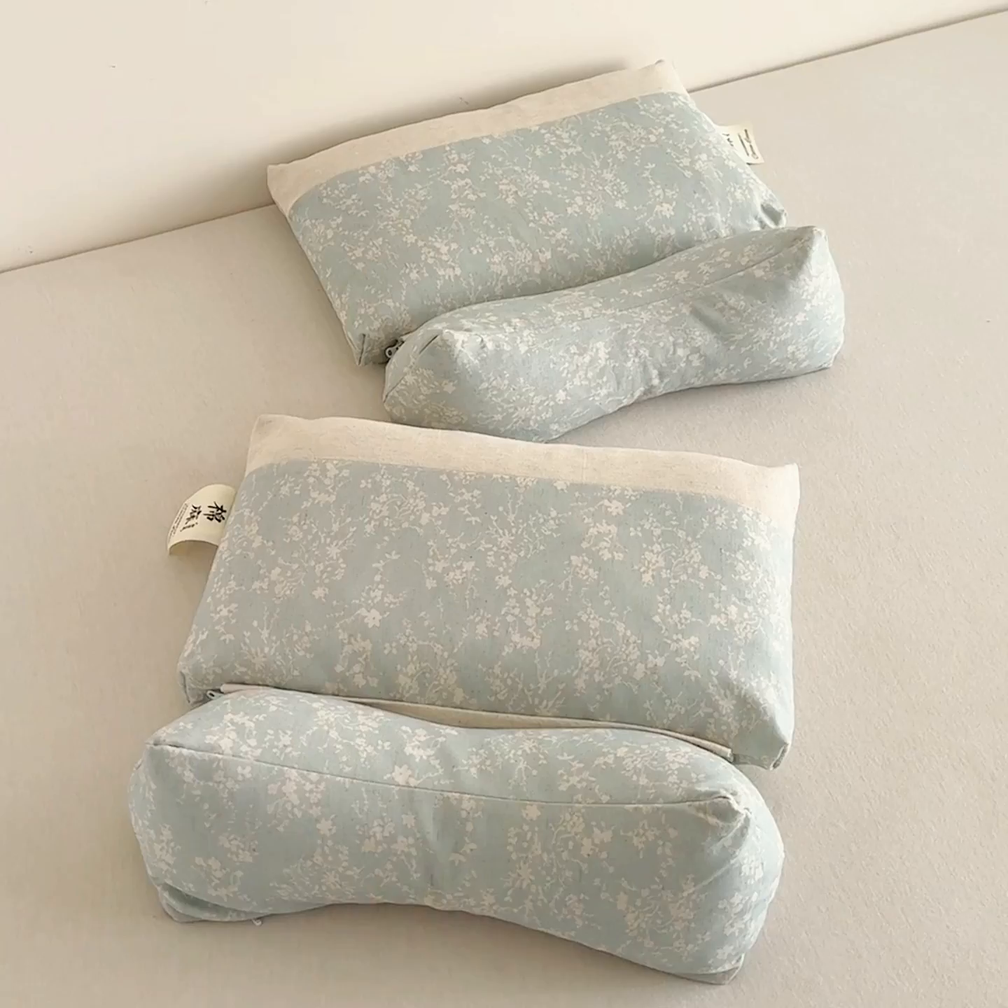 91家纺网 家纺一手货源 找家纺 麦肯锡 2025新款棉麻古朴三角牵引荞麦枕  枕头枕芯 半夏浅蓝/只