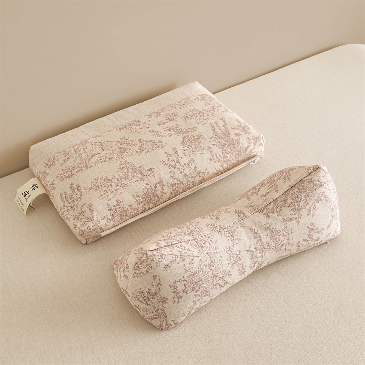 91家纺网 家纺一手货源 找家纺 麦肯锡 2025新款棉麻古朴三角牵引荞麦枕  枕头枕芯 梦想庄园粉/只