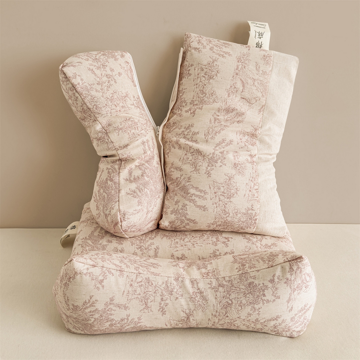 91家纺网 家纺一手货源 找家纺 麦肯锡 2025新款棉麻古朴三角牵引荞麦枕  枕头枕芯 梦想庄园粉/只