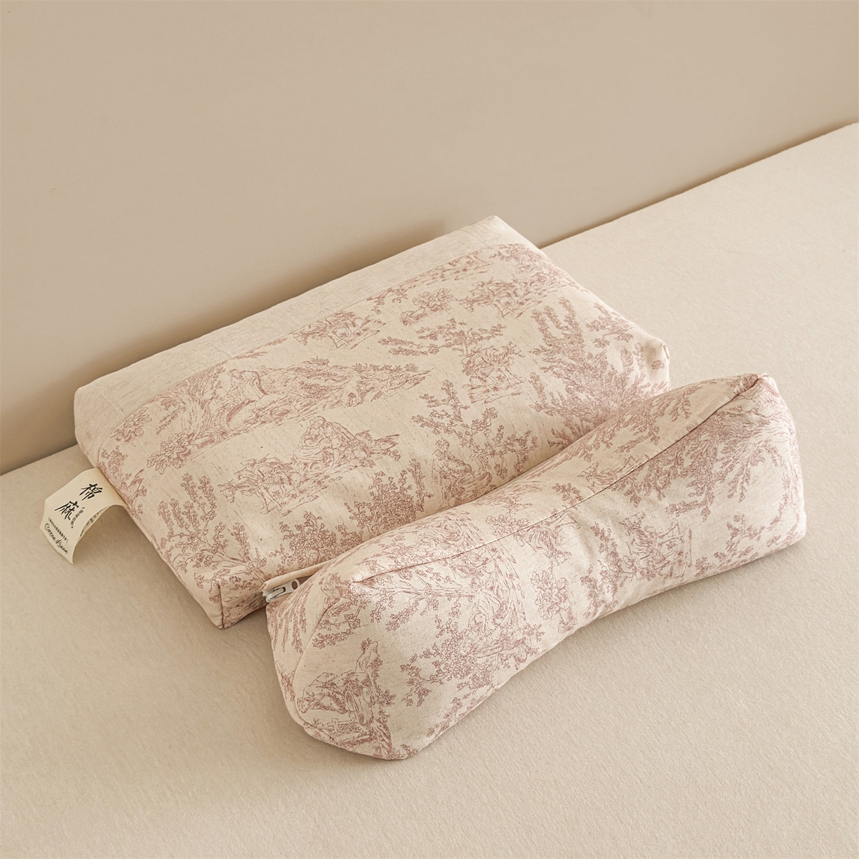 91家纺网 家纺一手货源 找家纺 麦肯锡 2025新款棉麻古朴三角牵引荞麦枕  枕头枕芯 梦想庄园粉/只