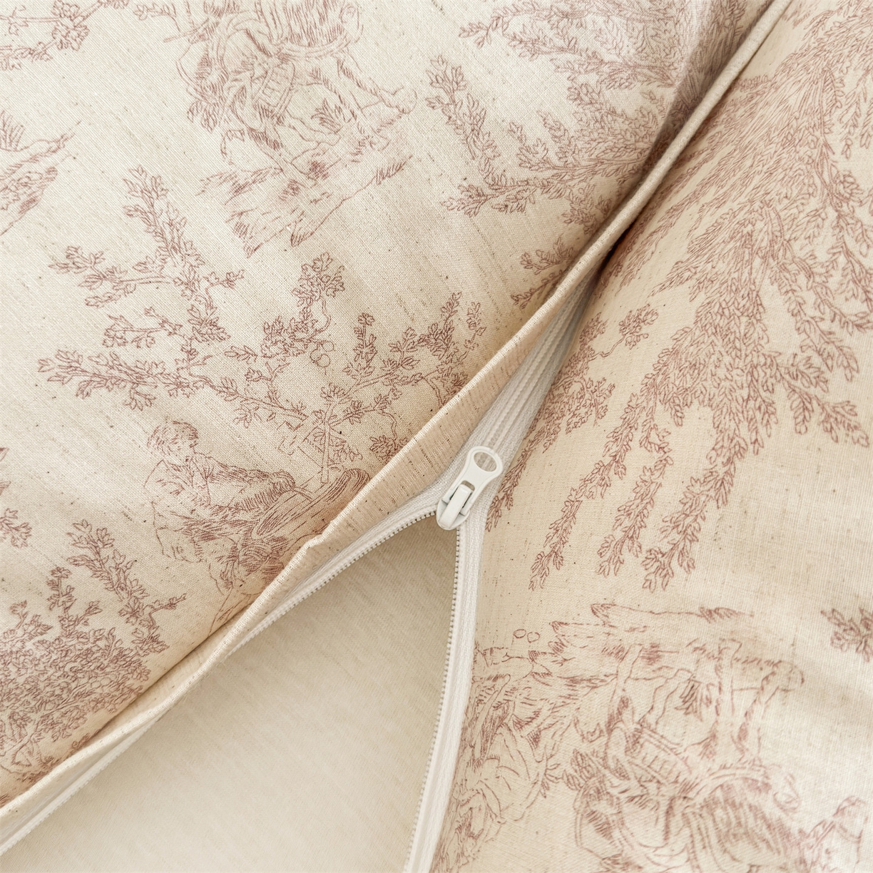 91家纺网 家纺一手货源 找家纺 麦肯锡 2025新款棉麻古朴三角牵引荞麦枕  枕头枕芯 梦想庄园粉/只