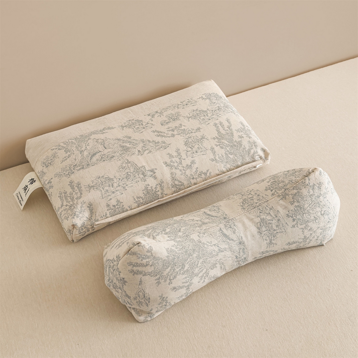 91家纺网 家纺一手货源 找家纺 麦肯锡 2025新款棉麻古朴三角牵引荞麦枕  枕头枕芯 梦想庄园蓝/对