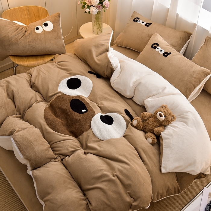 91家纺网 家纺一手货源 找家纺 （总）炫拼家纺 2025新款大眼卡通大版毛巾绣加厚牛奶绒四件套