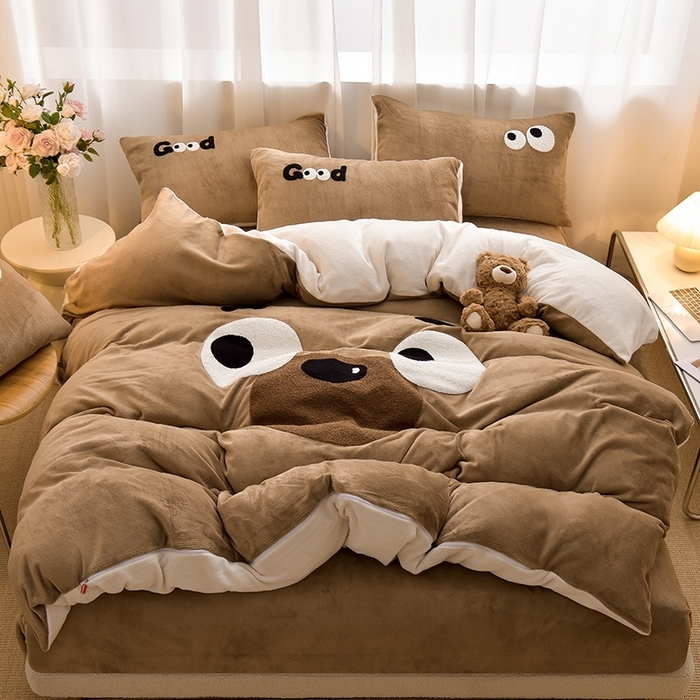 91家纺网 家纺一手货源 找家纺 （总）炫拼家纺 2025新款大眼卡通大版毛巾绣加厚牛奶绒四件套