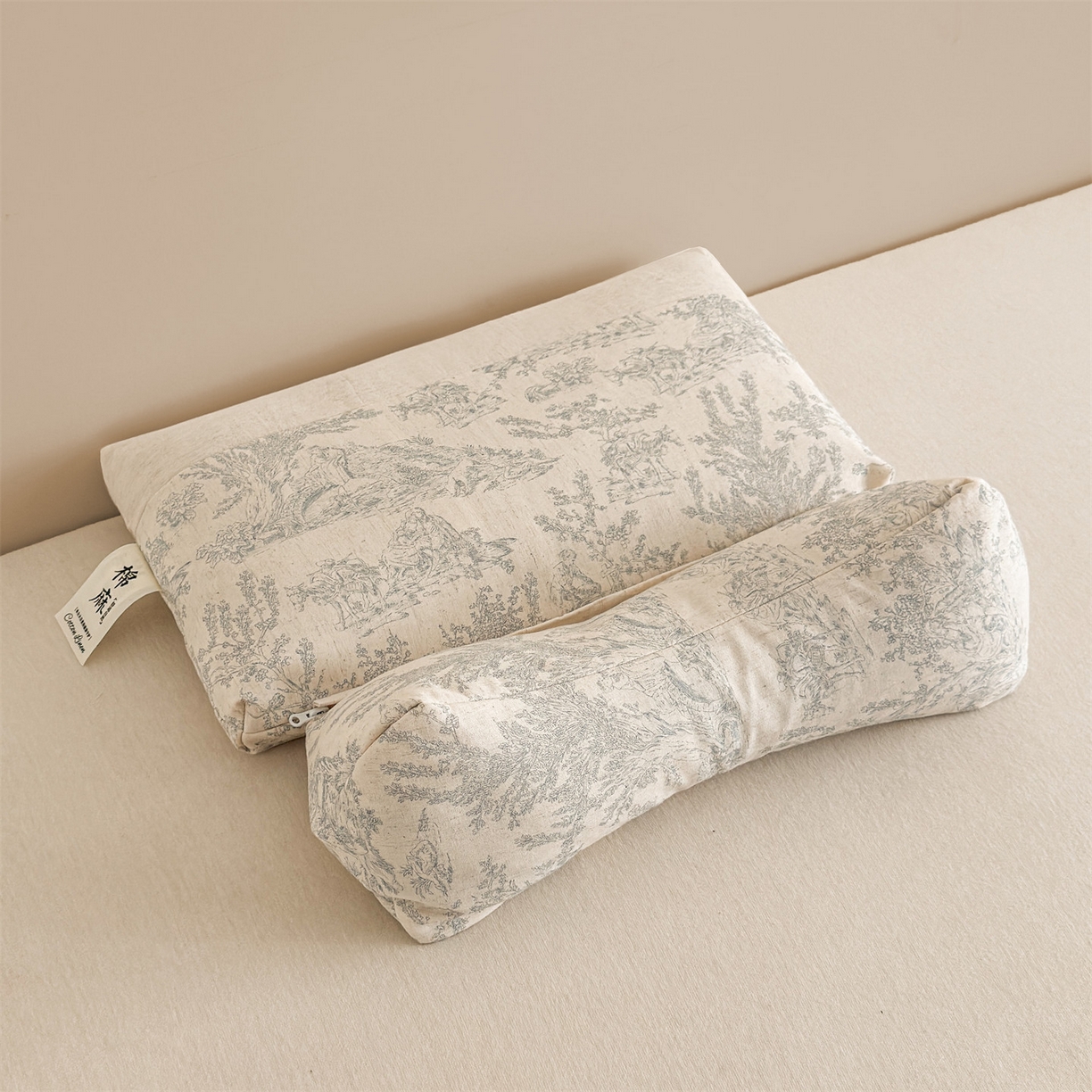 91家纺网 家纺一手货源 找家纺 麦肯锡 2025新款棉麻古朴三角牵引荞麦枕  枕头枕芯 梦想庄园蓝/对