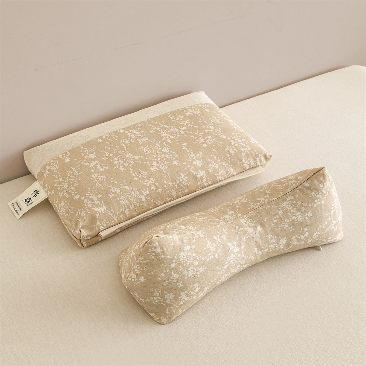 91家纺网 家纺一手货源 找家纺 麦肯锡 2025新款棉麻古朴三角牵引荞麦枕  枕头枕芯 半夏米白/对