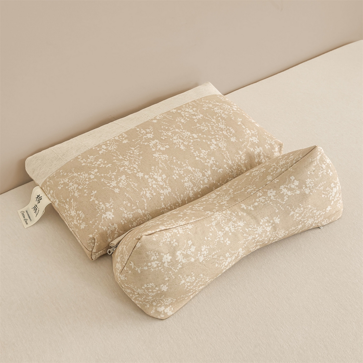 91家纺网 家纺一手货源 找家纺 麦肯锡 2025新款棉麻古朴三角牵引荞麦枕  枕头枕芯 半夏米白/对