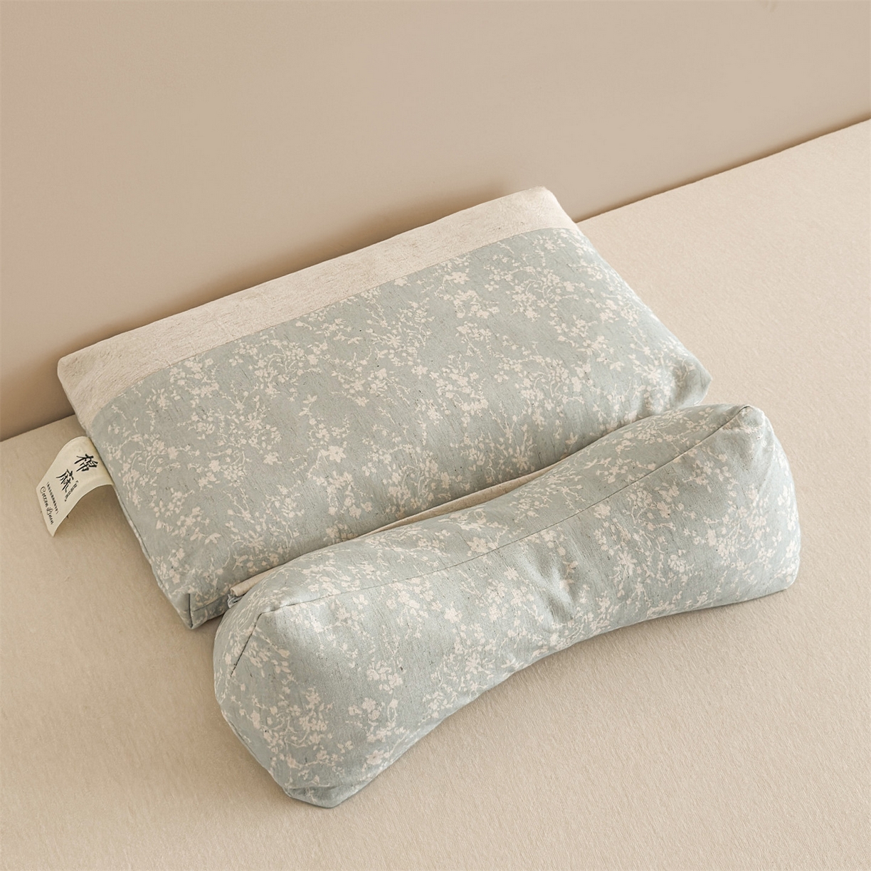 91家纺网 家纺一手货源 找家纺 麦肯锡 2025新款棉麻古朴三角牵引荞麦枕  枕头枕芯 半夏浅蓝/对