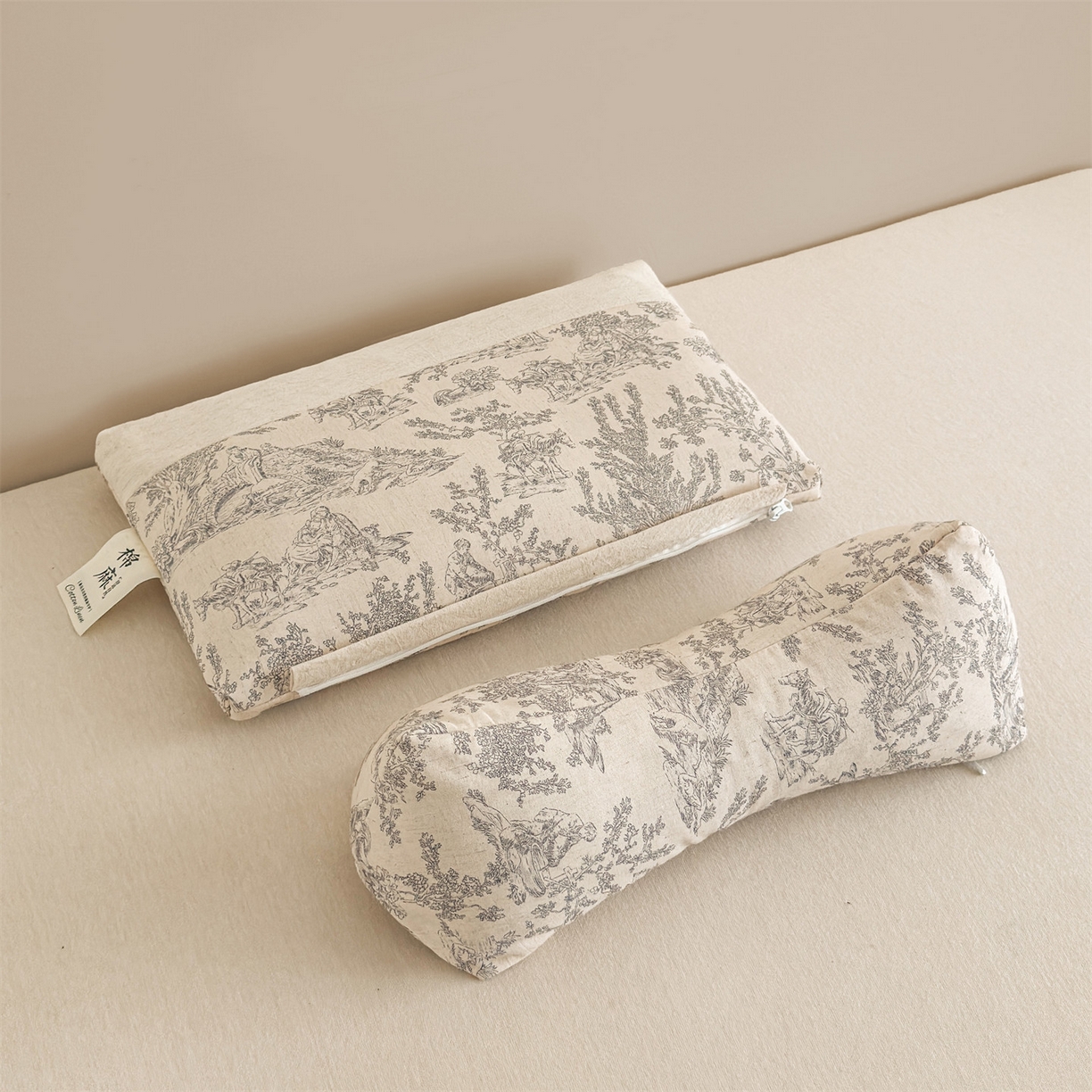 91家纺网 家纺一手货源 找家纺 麦肯锡 2025新款棉麻古朴三角牵引荞麦枕  枕头枕芯 梦想庄园灰/对