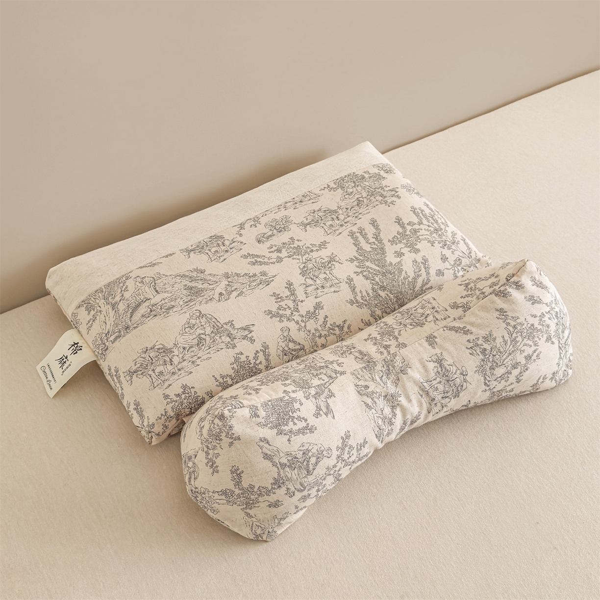 91家纺网 家纺一手货源 找家纺 麦肯锡 2025新款棉麻古朴三角牵引荞麦枕  枕头枕芯 梦想庄园灰/对