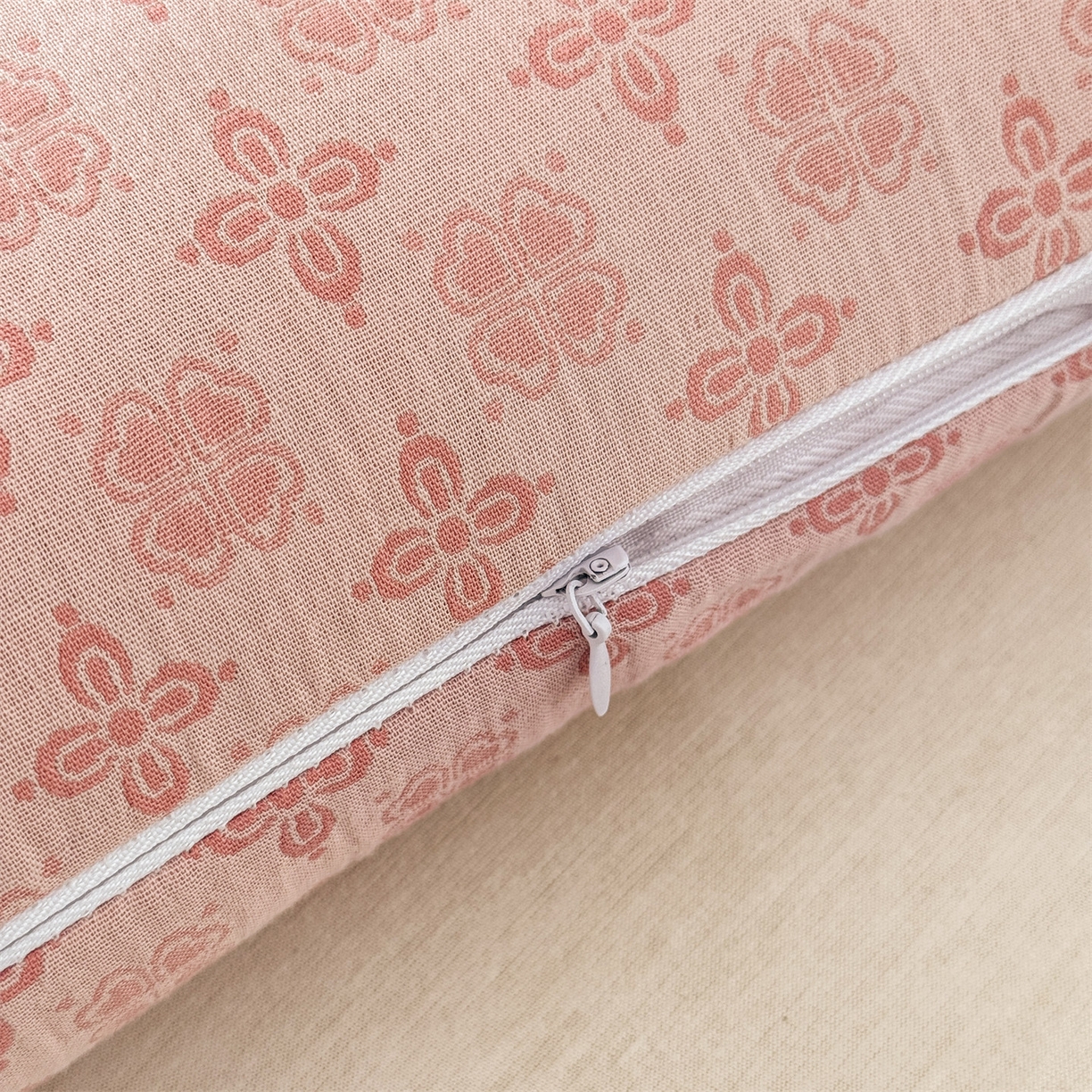 91家纺网 家纺一手货源 找家纺 （总）麦肯锡 2025新款四叶草护颈荞麦枕  枕头枕芯