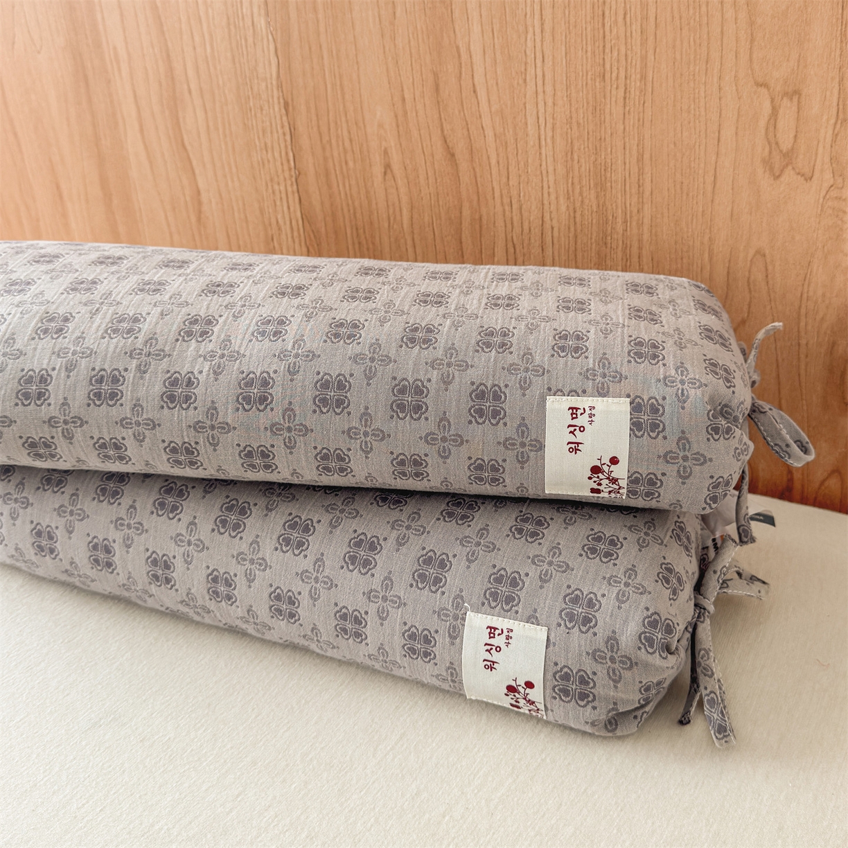 91家纺网 家纺一手货源 找家纺 麦肯锡 2025新款四叶草护颈荞麦枕  枕头枕芯 灰色/只