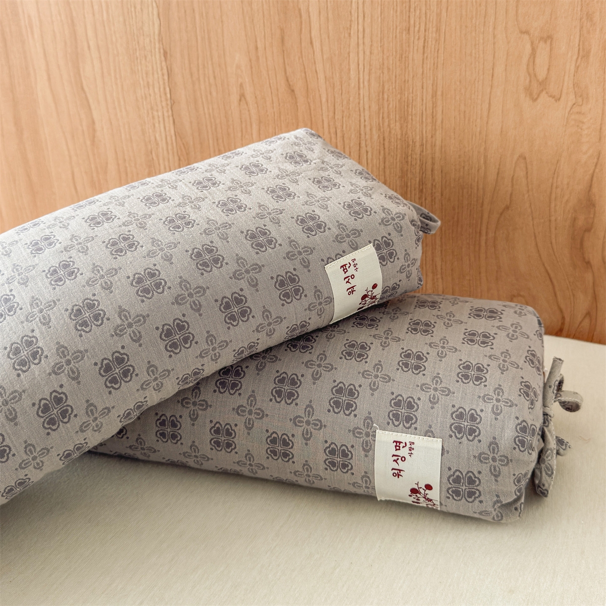 91家纺网 家纺一手货源 找家纺 麦肯锡 2025新款四叶草护颈荞麦枕  枕头枕芯 灰色/对