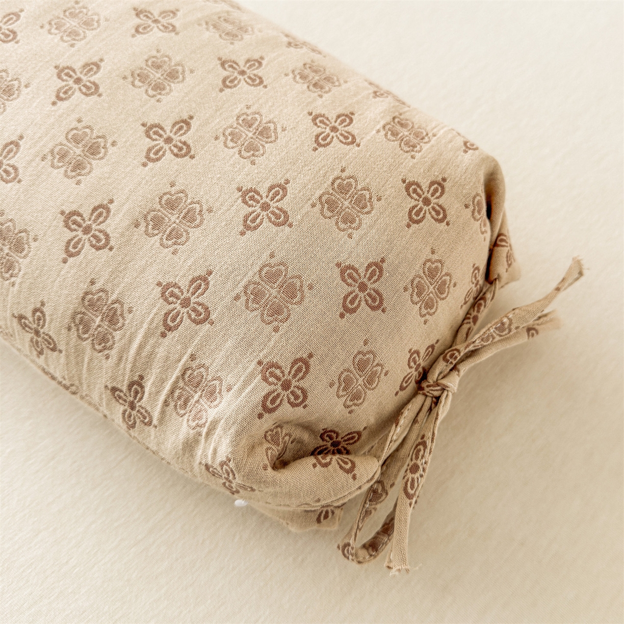 91家纺网 家纺一手货源 找家纺 麦肯锡 2025新款四叶草护颈荞麦枕  枕头枕芯 棕色/只