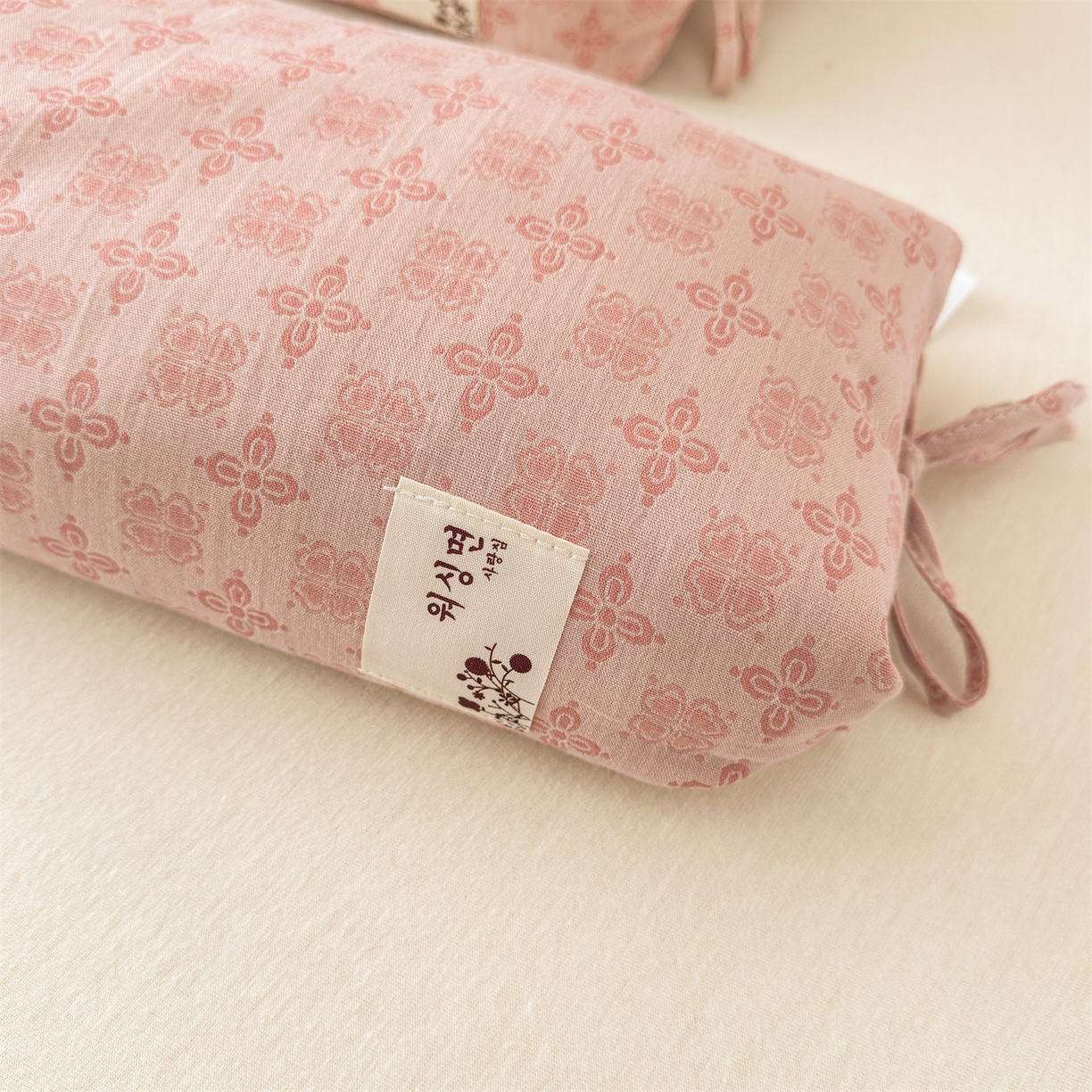 91家纺网 家纺一手货源 找家纺 麦肯锡 2025新款四叶草护颈荞麦枕  枕头枕芯 粉色/对