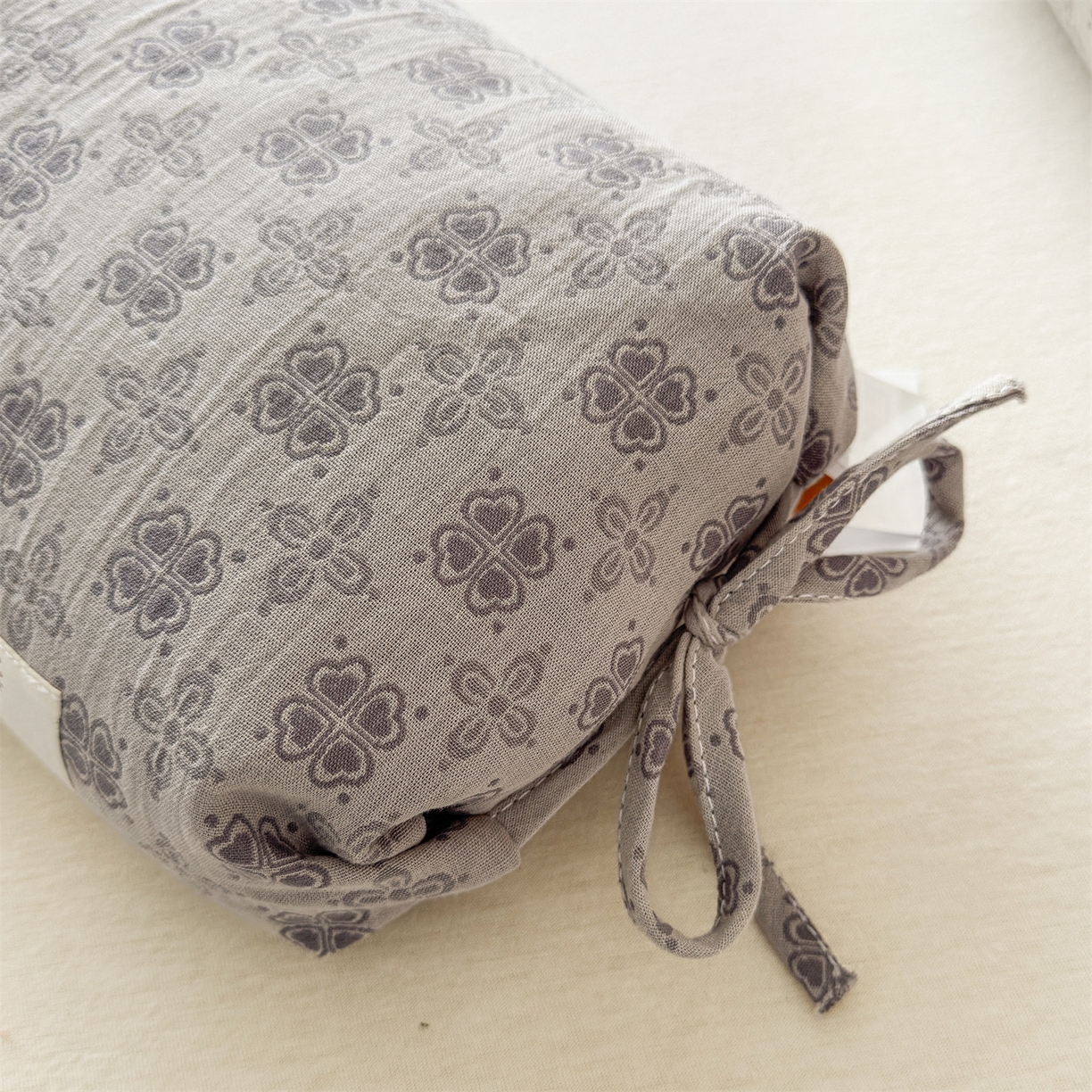 91家纺网 家纺一手货源 找家纺 麦肯锡 2025新款四叶草护颈荞麦枕  枕头枕芯 灰色/对