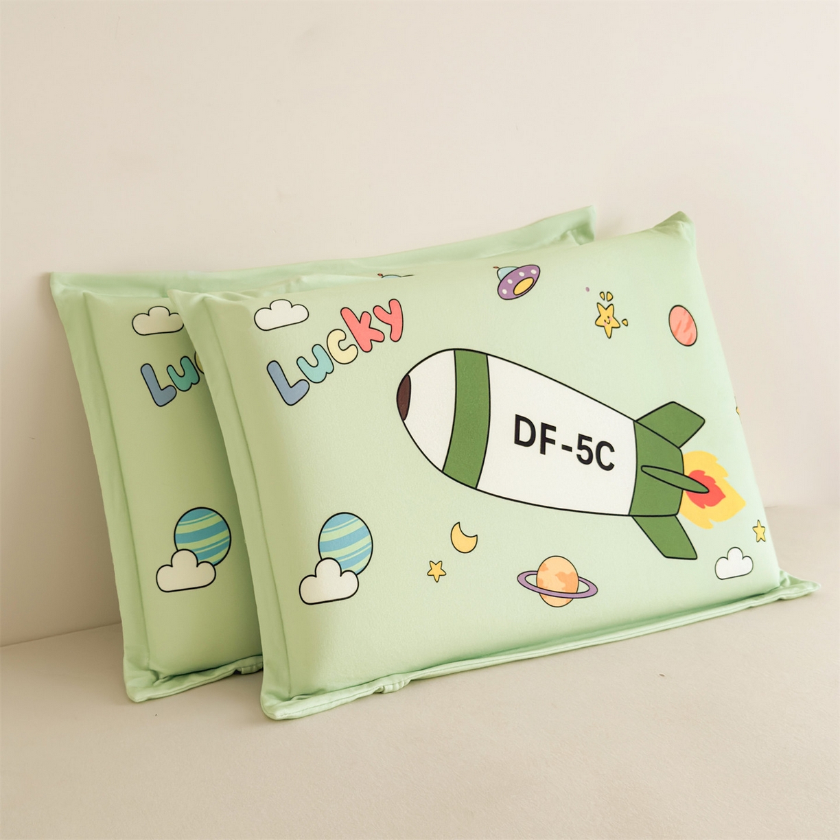 91家纺网 家纺一手货源 找家纺 麦肯锡 2025新款卡通记忆棉枕  枕头枕芯 星空导弹/只