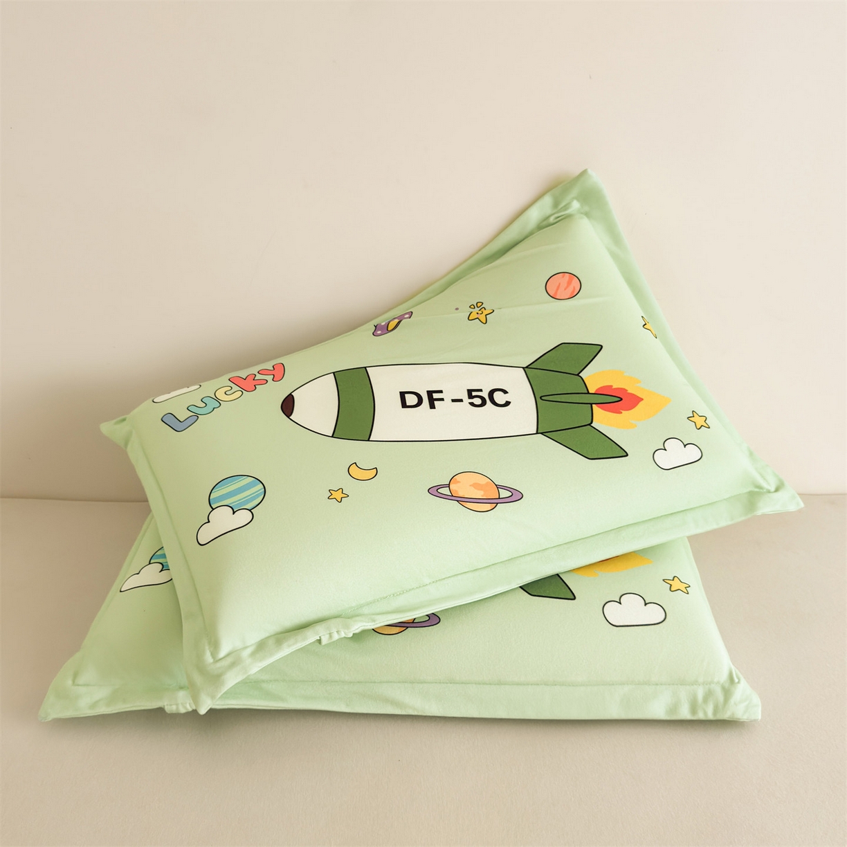 91家纺网 家纺一手货源 找家纺 麦肯锡 2025新款卡通记忆棉枕  枕头枕芯 星空导弹/只