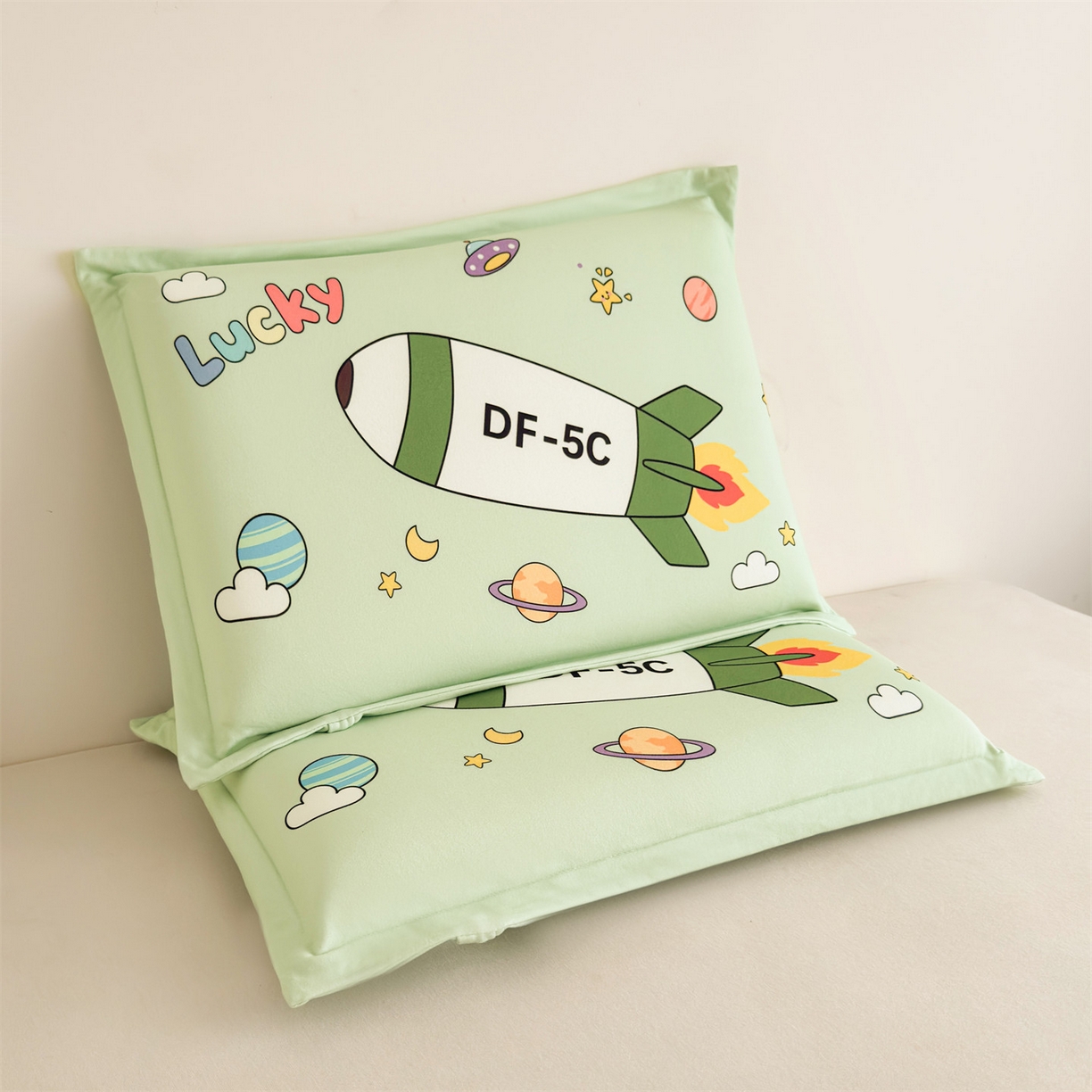 91家纺网 家纺一手货源 找家纺 麦肯锡 2025新款卡通记忆棉枕  枕头枕芯 星空导弹/只