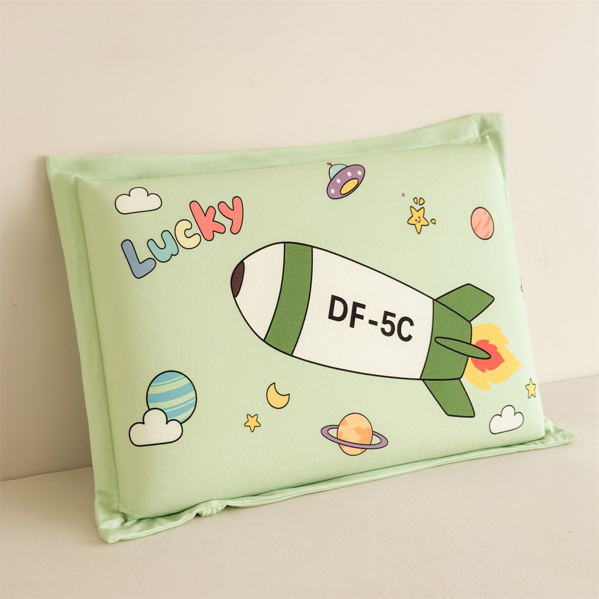 91家纺网 家纺一手货源 找家纺 麦肯锡 2025新款卡通记忆棉枕  枕头枕芯 星空导弹/只