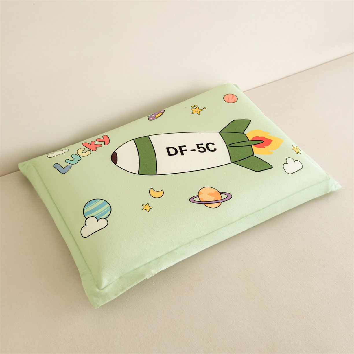 91家纺网 家纺一手货源 找家纺 麦肯锡 2025新款卡通记忆棉枕  枕头枕芯 星空导弹/只