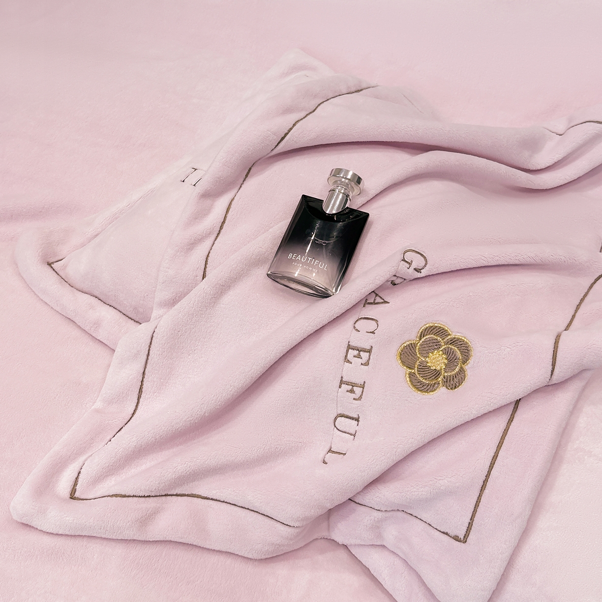 91家纺网 家纺一手货源 找家纺 合欢（原天一阁） 2025新款A类高克重230克全消光全工艺牛奶绒刺绣四件套 巴黎密语-浅紫