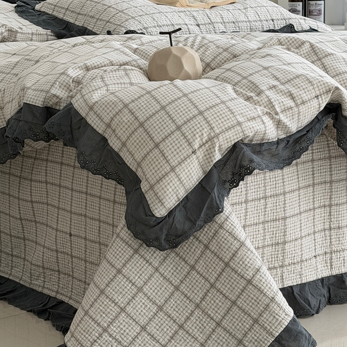 91家纺网 家纺一手货源 找家纺 佰织鑫家居 2025新款全棉法式砂洗棉花床盖款被套四件套蓝格