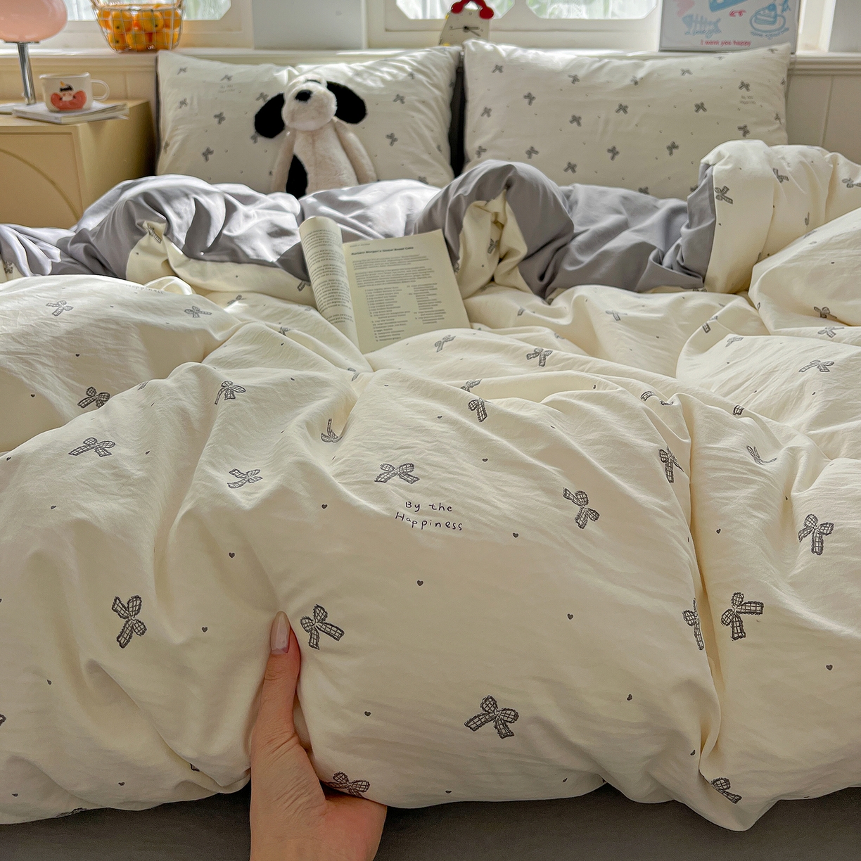 91家纺网 家纺一手货源 找家纺 凯洛奇 2026新款A类仿棉四件套古法水洗棉小清新印花四件套单被套系列 黑色蝴蝶结