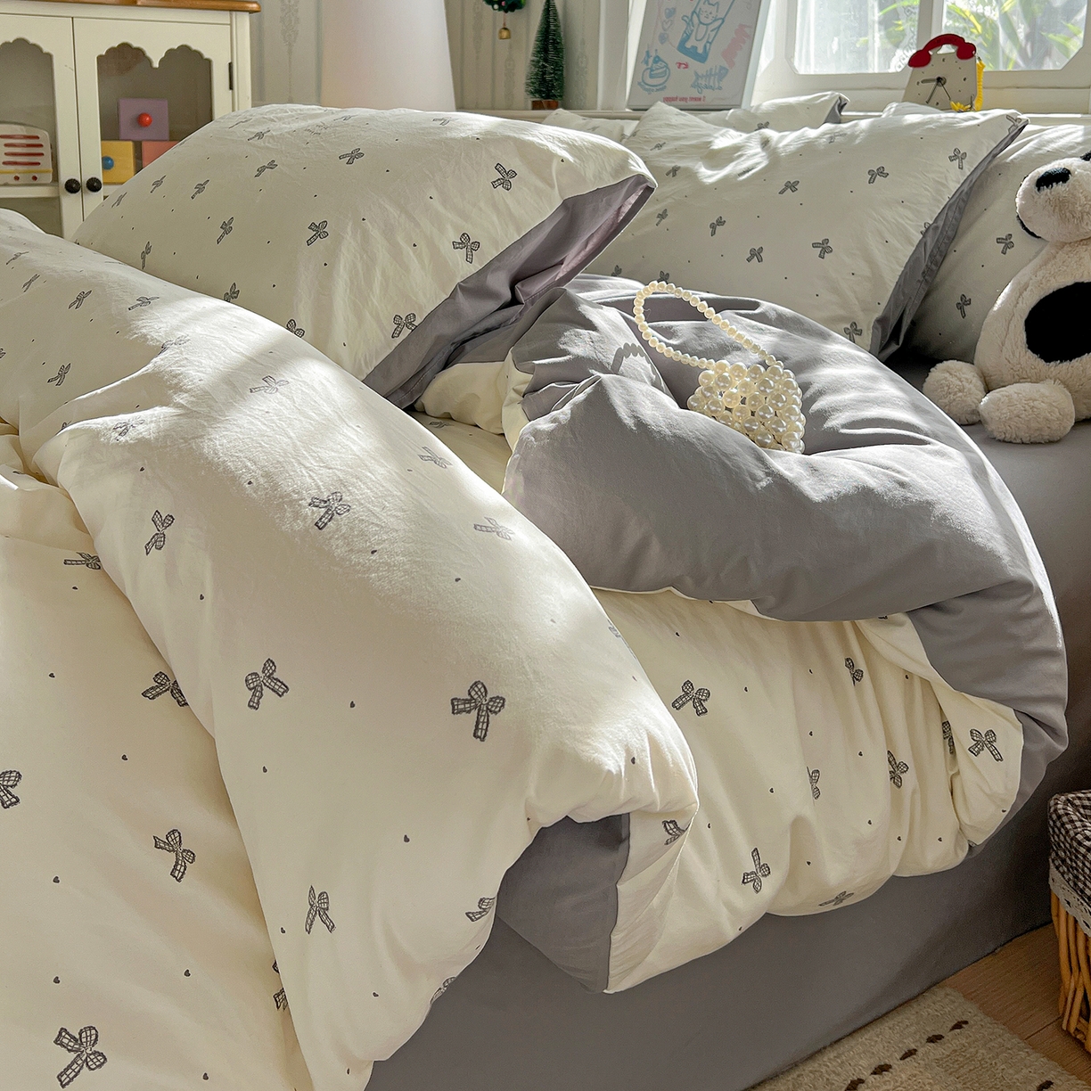 91家纺网 家纺一手货源 找家纺 凯洛奇 2026新款A类仿棉四件套古法水洗棉小清新印花四件套单被套系列 黑色蝴蝶结