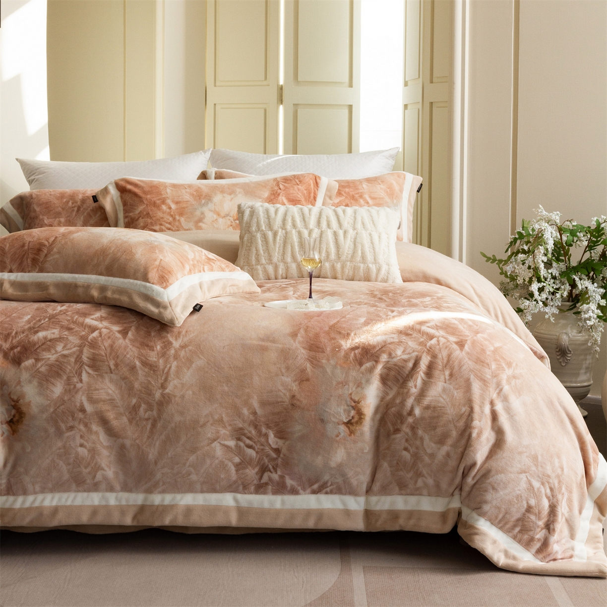 （总）馨蕊 2025新款意大利进口雕花绒拼角工艺秋冬轻奢煦暖绒系列四件套-绒如初  会员-10【券后控价358/378】