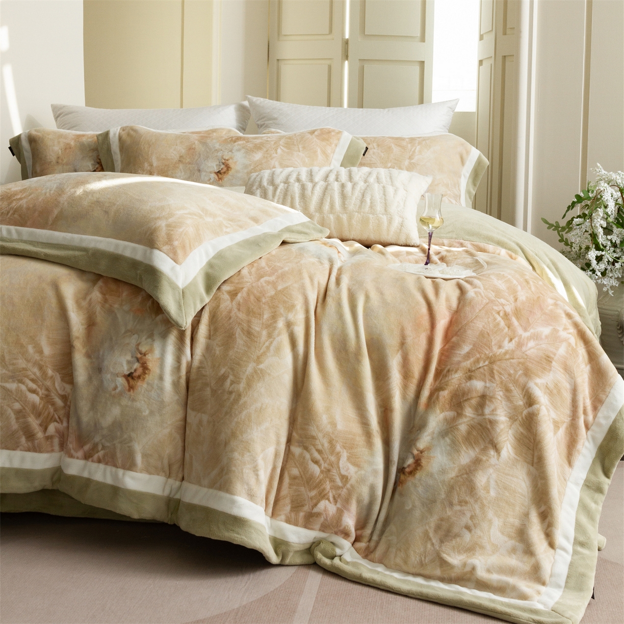 91家纺网 家纺一手货源 找家纺 馨蕊 2025新款意大利进口雕花绒拼角工艺秋冬轻奢煦暖绒系列四件套-绒如初  会员-10【券后控价358/378】 绒如初-氧气绿