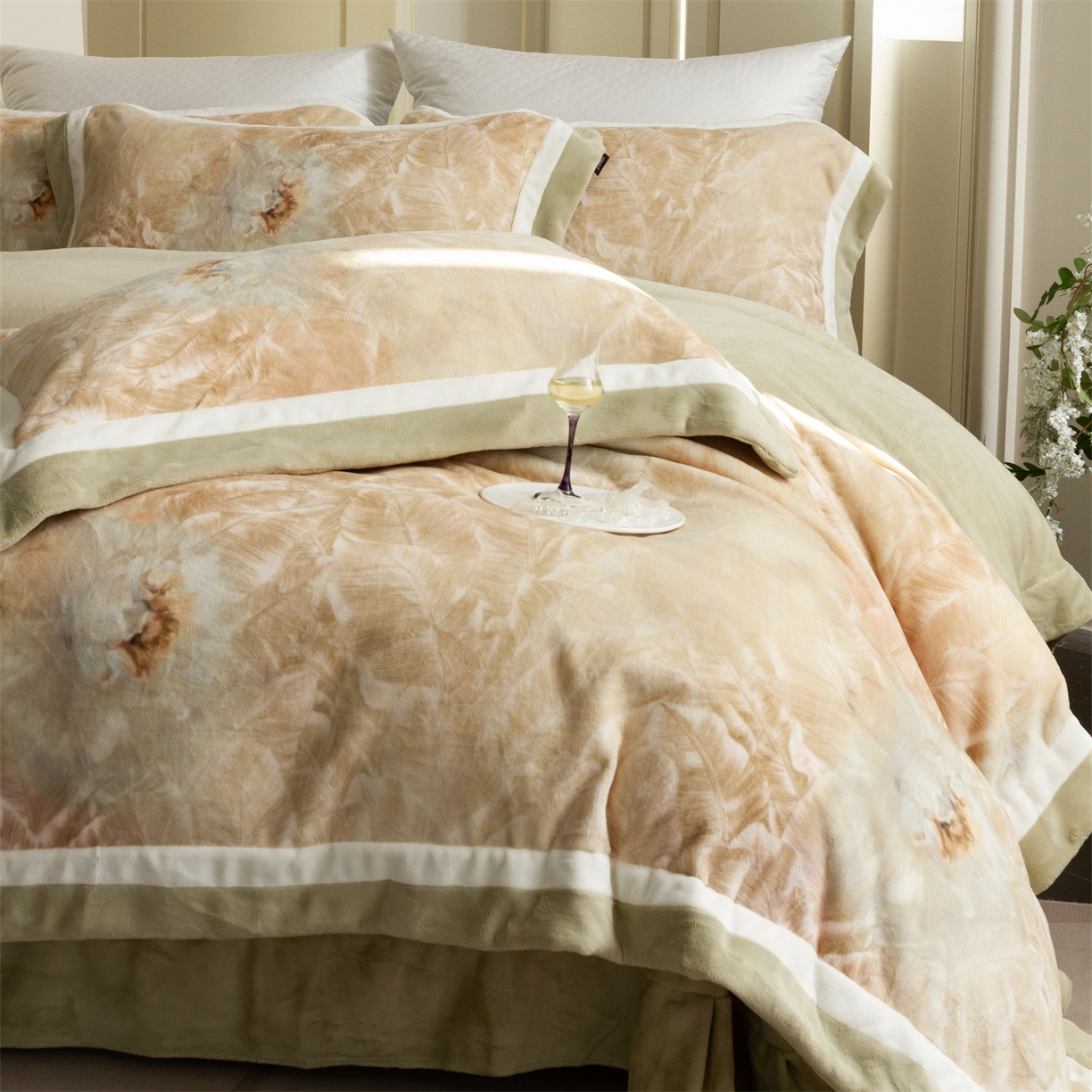 91家纺网 家纺一手货源 找家纺 馨蕊 2025新款意大利进口雕花绒拼角工艺秋冬轻奢煦暖绒系列四件套-绒如初  会员-10【券后控价358/378】 绒如初-氧气绿