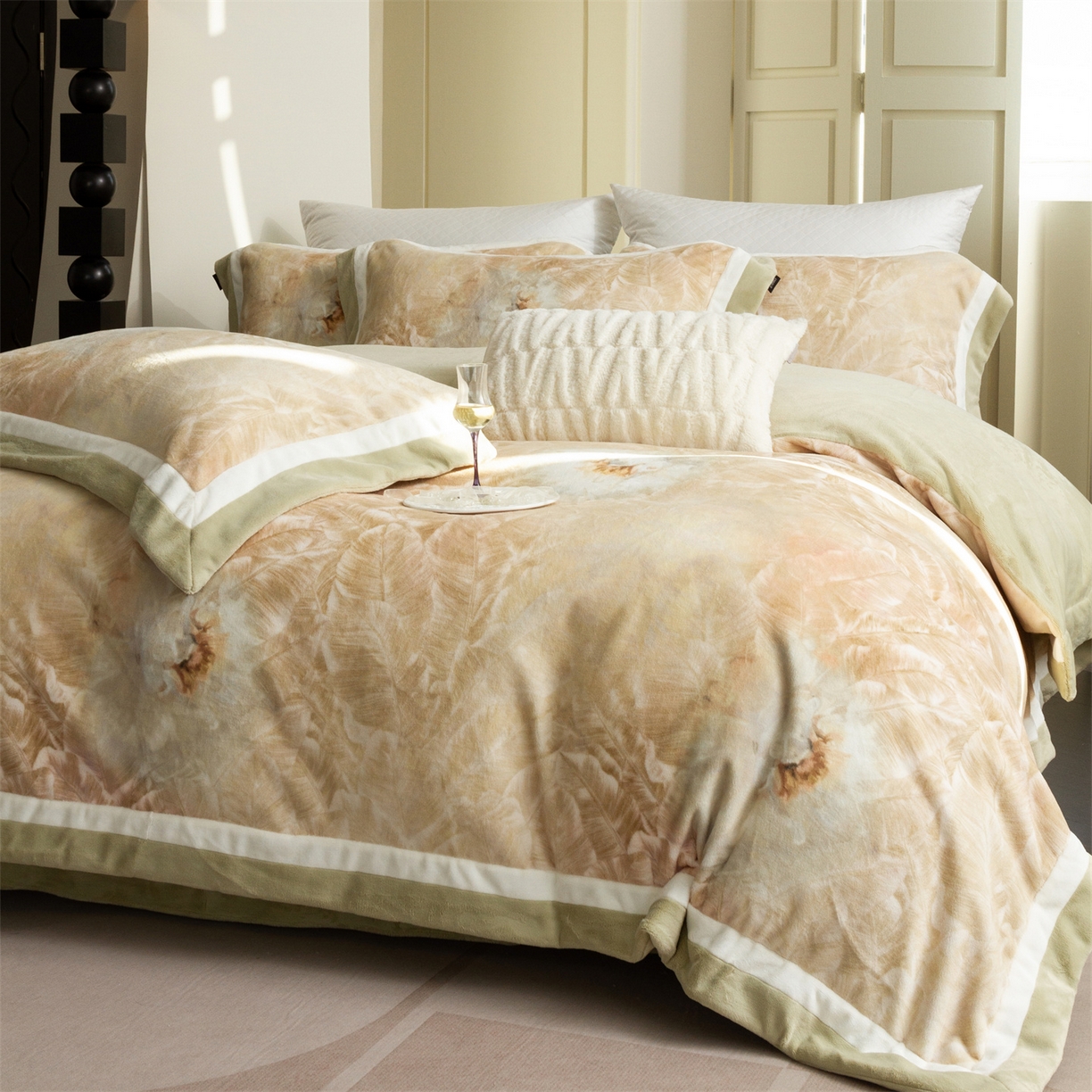 91家纺网 家纺一手货源 找家纺 馨蕊 2025新款意大利进口雕花绒拼角工艺秋冬轻奢煦暖绒系列四件套-绒如初  会员-10【券后控价358/378】 绒如初-氧气绿