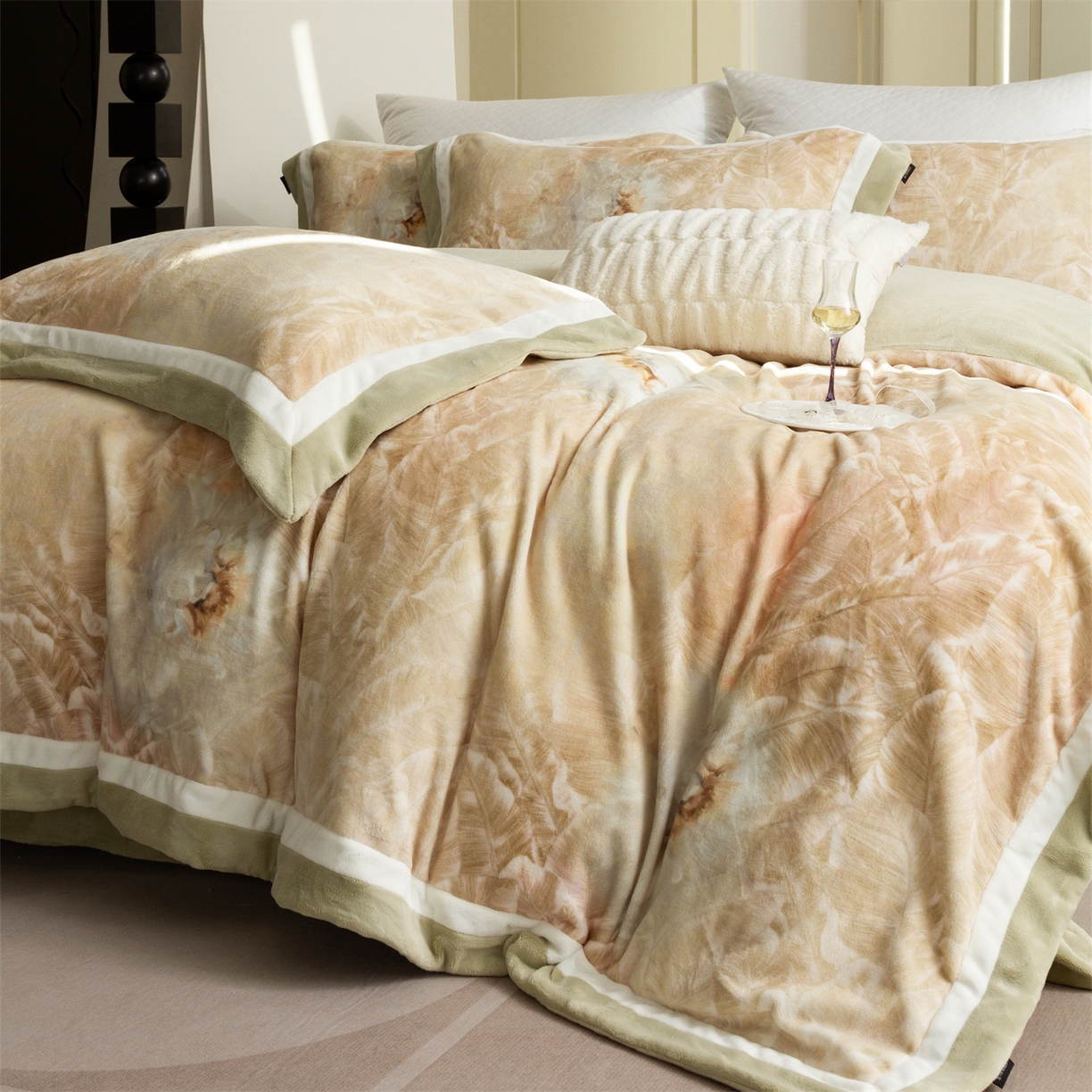 91家纺网 家纺一手货源 找家纺 馨蕊 2025新款意大利进口雕花绒拼角工艺秋冬轻奢煦暖绒系列四件套-绒如初  会员-10【券后控价358/378】 绒如初-氧气绿