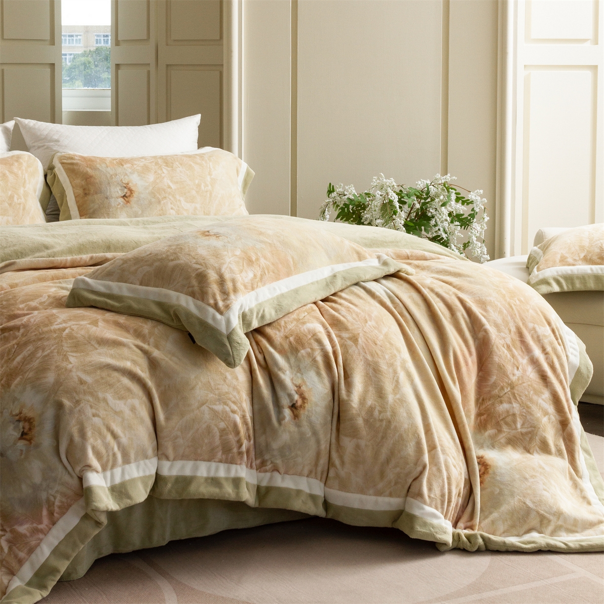 91家纺网 家纺一手货源 找家纺 馨蕊 2025新款意大利进口雕花绒拼角工艺秋冬轻奢煦暖绒系列四件套-绒如初  会员-10【券后控价358/378】 绒如初-氧气绿