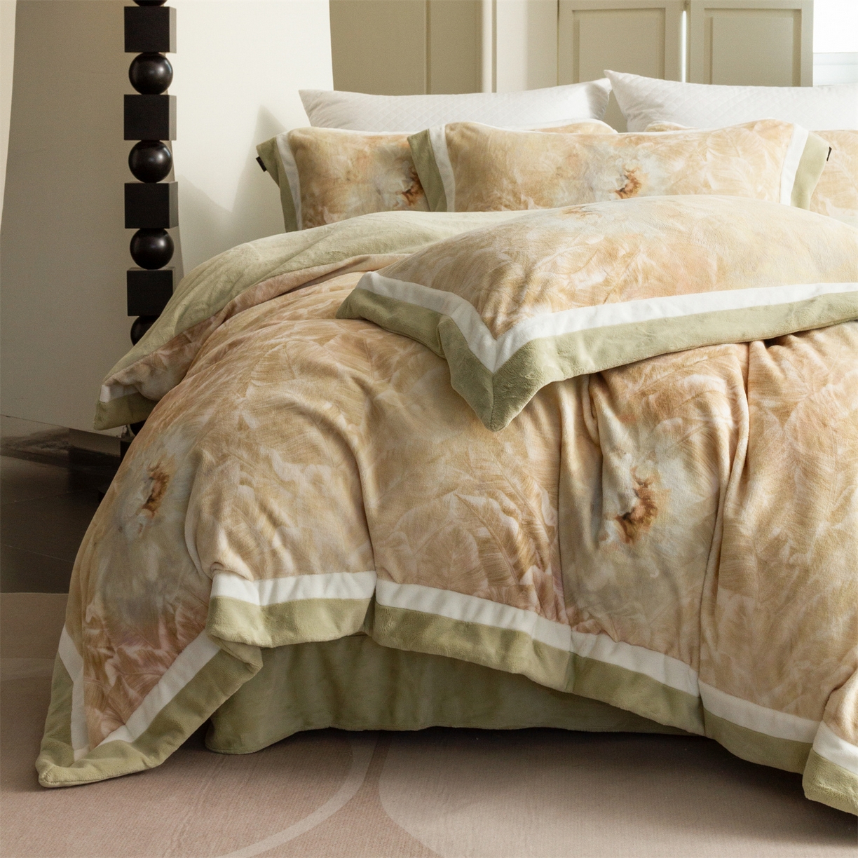 91家纺网 家纺一手货源 找家纺 馨蕊 2025新款意大利进口雕花绒拼角工艺秋冬轻奢煦暖绒系列四件套-绒如初  会员-10【券后控价358/378】 绒如初-氧气绿